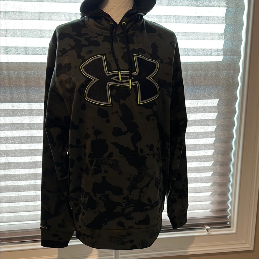 Under Armour Storm Green Camo Hoodie size M  PTP 23